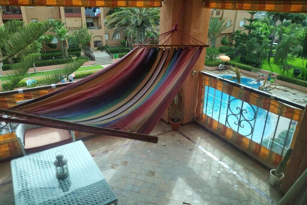 Superbe appartement en résidence privée devant la mer avec piscine Bouznika Extérieur photo