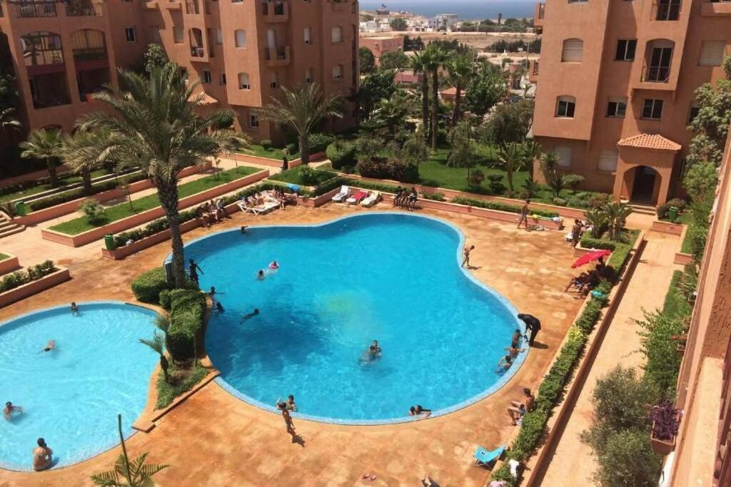 Superbe appartement en résidence privée devant la mer avec piscine Bouznika Extérieur photo
