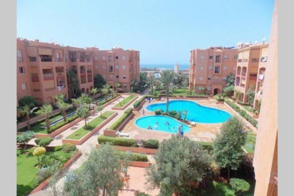 Superbe appartement en résidence privée devant la mer avec piscine Bouznika Extérieur photo