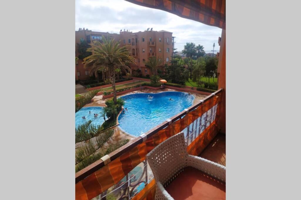Superbe appartement en résidence privée devant la mer avec piscine Bouznika Extérieur photo