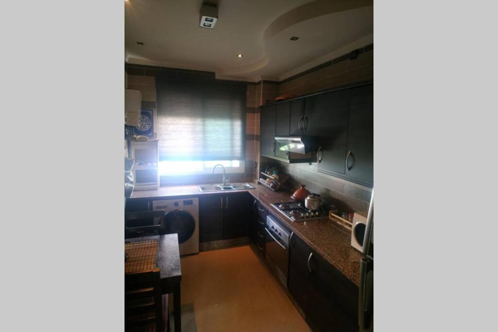 Superbe appartement en résidence privée devant la mer avec piscine Bouznika Extérieur photo
